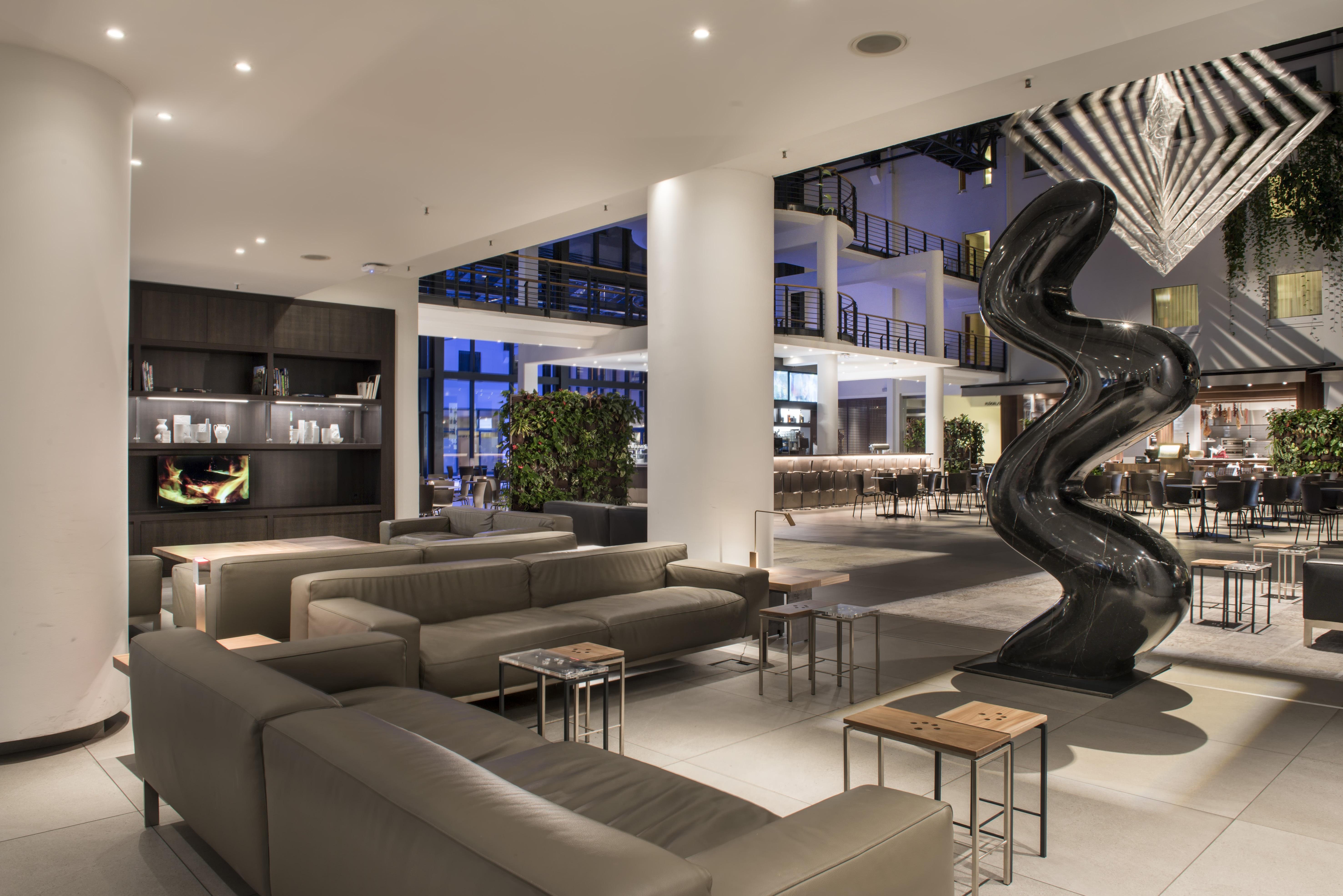 Estrel Hotel 4*